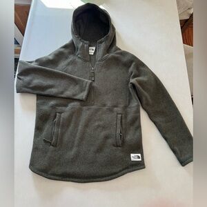 Women’s north face fleece half zip sweatshirt. Heathered green size large